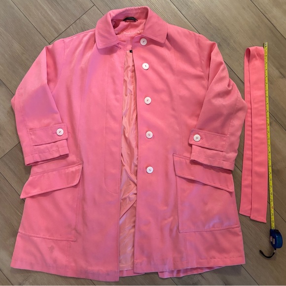 Holt Renfrew Women's bubblegum Pink spring coat, sz 6; belt included - Picture 6 of 9